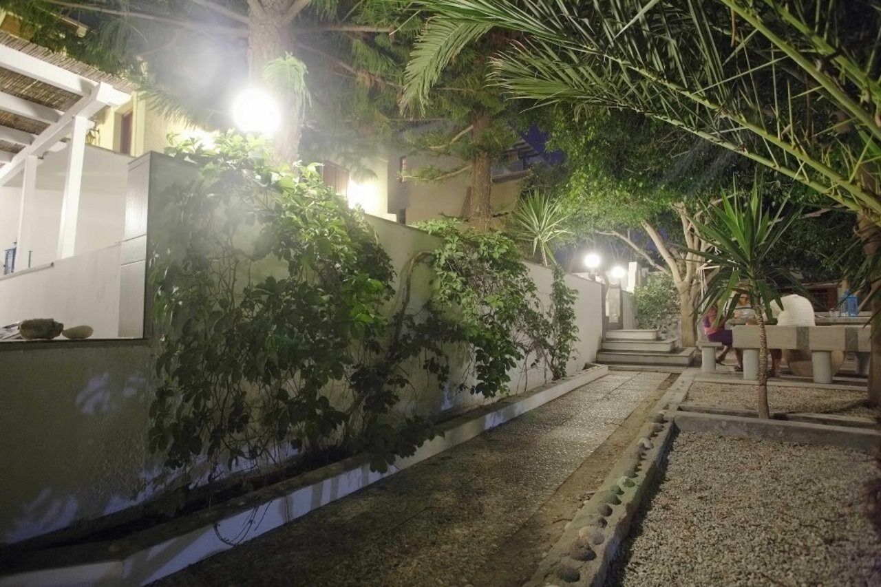Villa Venus Adamantas  Exteriör bild